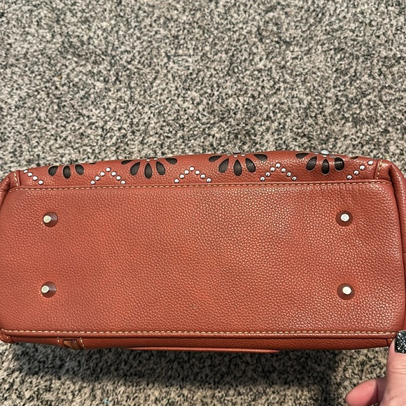 Shyanne Concealed Weapon Purse - Picture 5 of 6